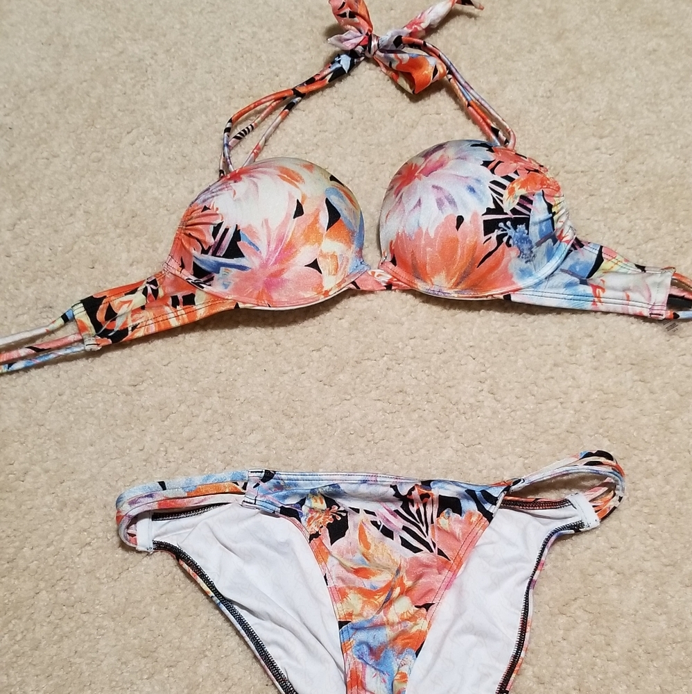 VS beautiful floral bikini, 34B. Adds 2 sizes!